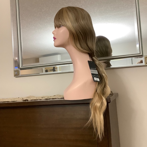 NEW Beautiful Golden Beige Wig - Picture 5 of 13